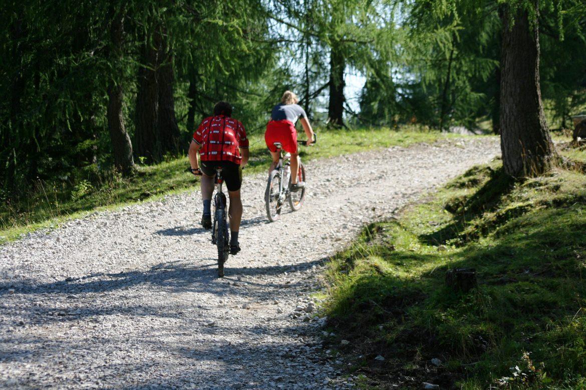 cyclist-g29de7684e_1920